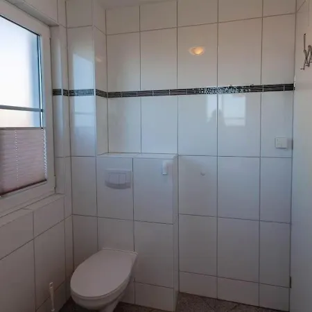 Apartment Arkonablick Eg, Helle Mit 2 Terrassen Und Eigenem Eingezaeuntem Garten Hunde Herzlich Willkommen Glowe