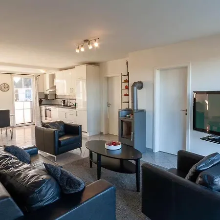 Arkonablick Eg, Helle Mit 2 Terrassen Und Eigenem Eingezaeuntem Garten Hunde Herzlich Willkommen