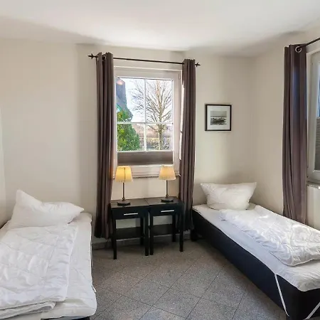 Arkonablick Eg, Helle Mit 2 Terrassen Und Eigenem Eingezaeuntem Garten Hunde Herzlich Willkommen Glowe