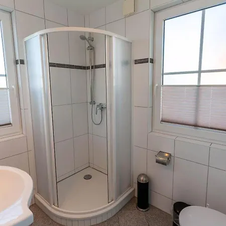 Apartment Arkonablick Eg, Helle Mit 2 Terrassen Und Eigenem Eingezaeuntem Garten Hunde Herzlich Willkommen Glowe